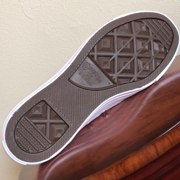 ALL🌟STAR Converse Woman’s Chuck Taylor Sneakers - Picture 5 of 5